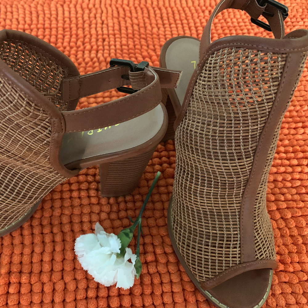 Brown shoes, size 7, new